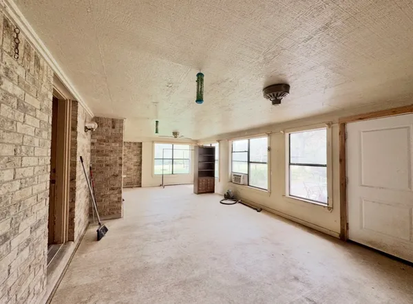 $549,000 | 2410 State Highway 95, Elgin, TX 78621