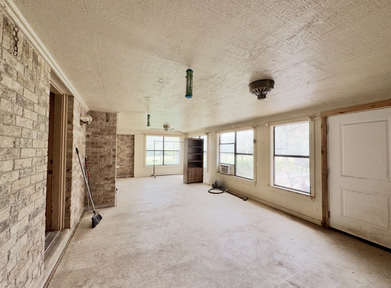 2410 State Highway 95 Elgin, TX 78621 - Photo 32 of 38 an empty room with windows and entryway