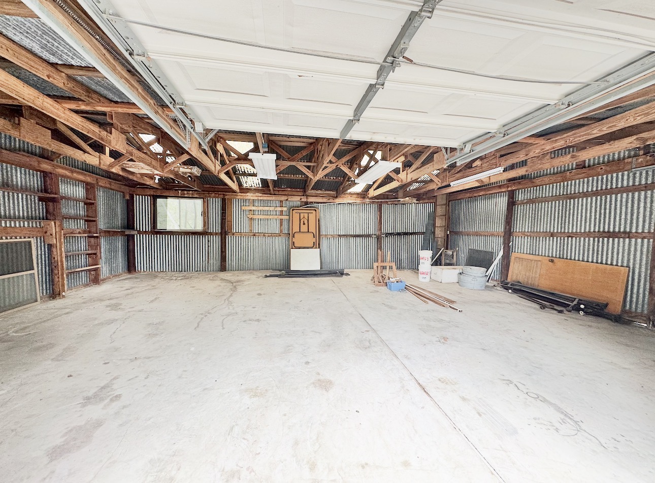 2410 State Highway 95 Elgin, TX 78621 - Photo 33 of 38 a view of a garage