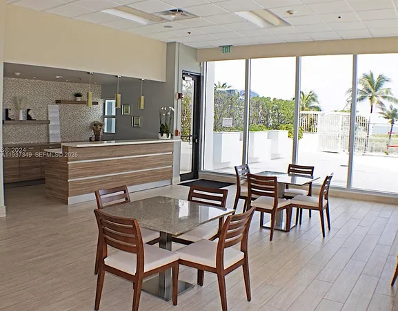 a picture of a book shelf