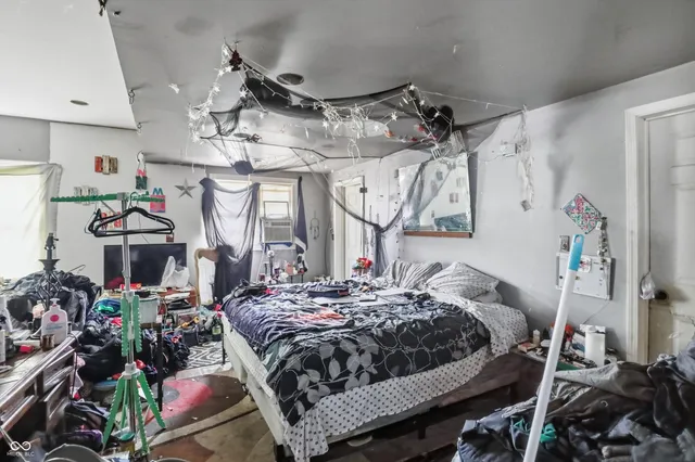 $179,900 | 831 South Center Street, Terre Haute, IN 47807