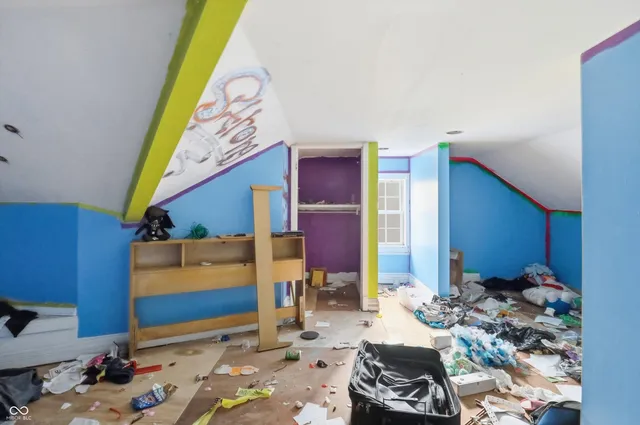 $179,900 | 831 South Center Street, Terre Haute, IN 47807