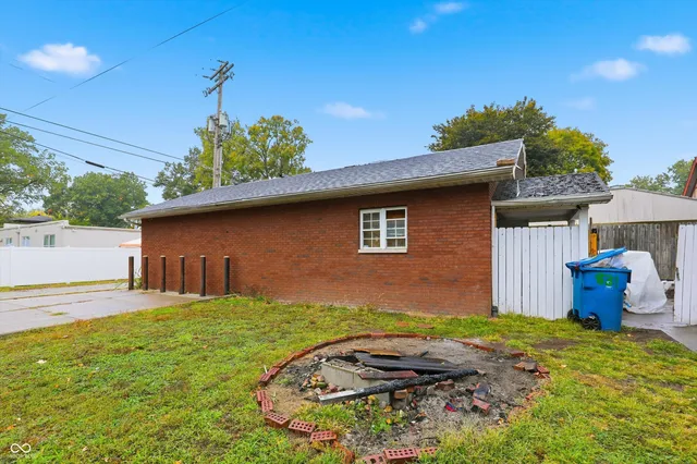 $179,900 | 831 South Center Street, Terre Haute, IN 47807