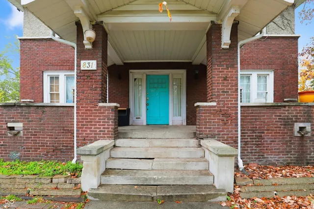 $179,900 | 831 South Center Street, Terre Haute, IN 47807