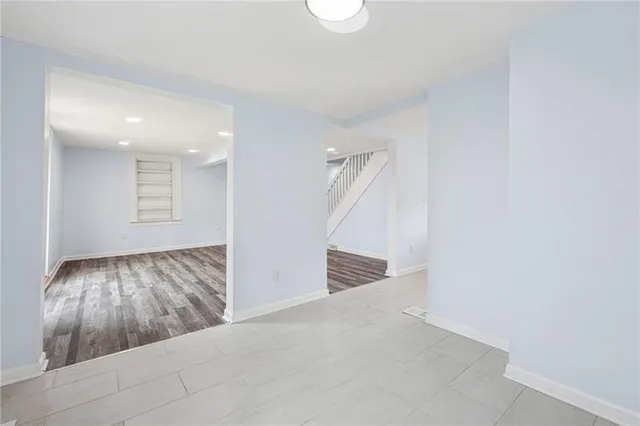 an entryway in an empty room with windows