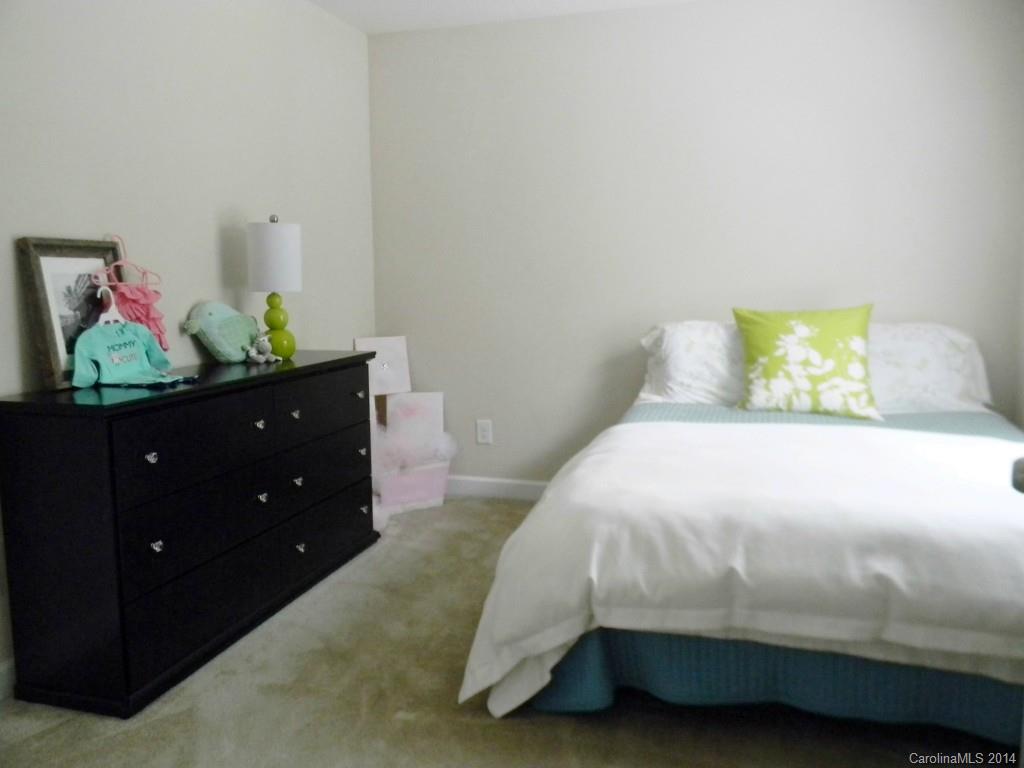 4414 Hubbard Road, Unit 76 Charlotte, NC 28269 - Photo 17 of 22 Gallery Image 17