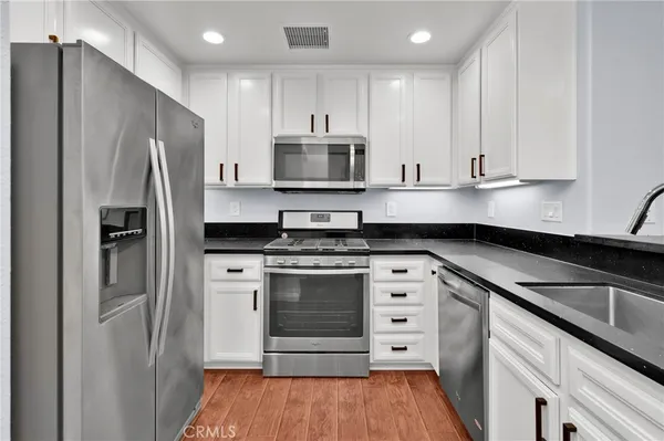 $3,750 | 318 Dewdrop, Irvine, CA 92603
