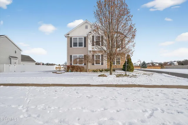 $3,500 | 8 Coronado Way, Malta, NY 12020