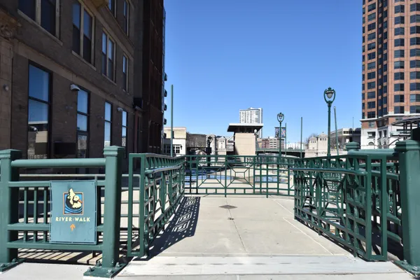 $200,000 | 108 West Wells Street, Unit 4C, Milwaukee, WI 53203