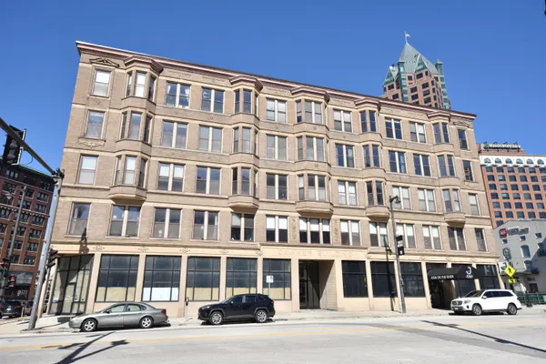$200,000 | 108 West Wells Street, Unit 4C, Milwaukee, WI 53203