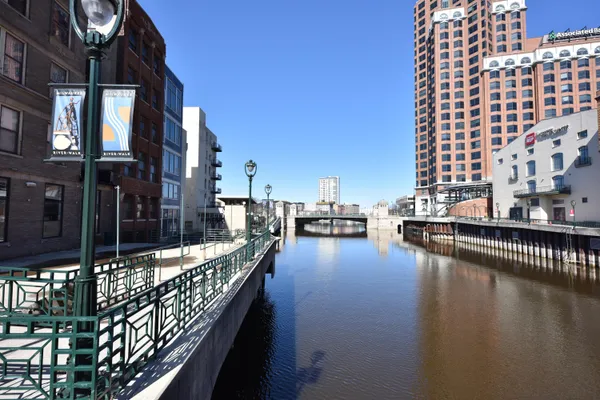$200,000 | 108 West Wells Street, Unit 4C, Milwaukee, WI 53203