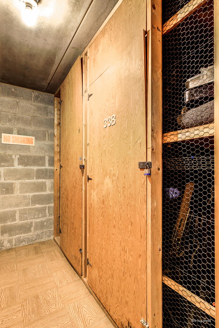940 Holbrook Road, Unit 33B Homewood, IL 60430 - Photo 20 of 24 a view of a bathroom
