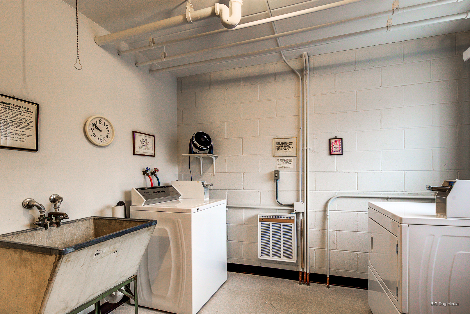 940 Holbrook Road, Unit 33B Homewood, IL 60430 - Photo 21 of 24 a room with a sink and a washer dryer