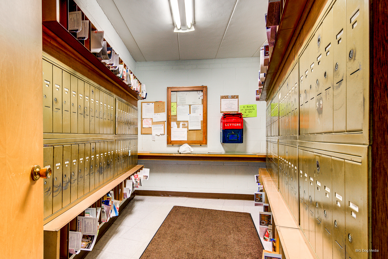 940 Holbrook Road, Unit 33B Homewood, IL 60430 - Photo 22 of 24 a view of an entryway with wooden floor