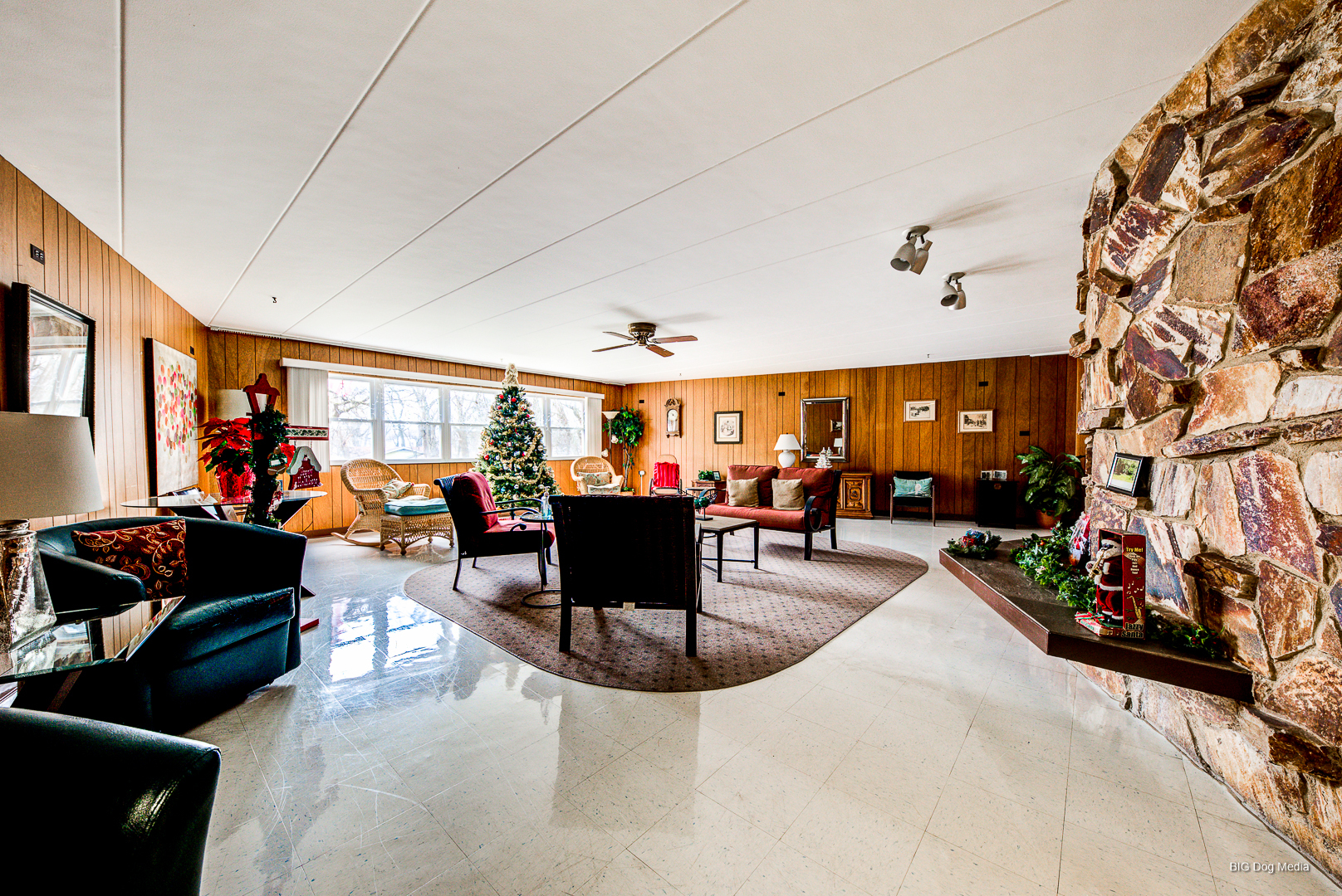 940 Holbrook Road, Unit 33B Homewood, IL 60430 - Photo 23 of 24 a living room with furniture and a flat screen tv