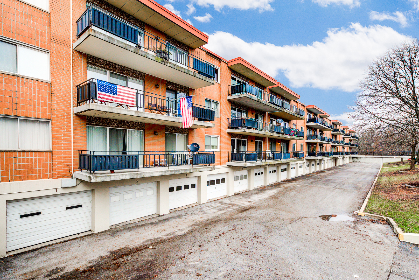940 Holbrook Road, Unit 33B Homewood, IL 60430 - Photo 3 of 24 a view of a building with many windows