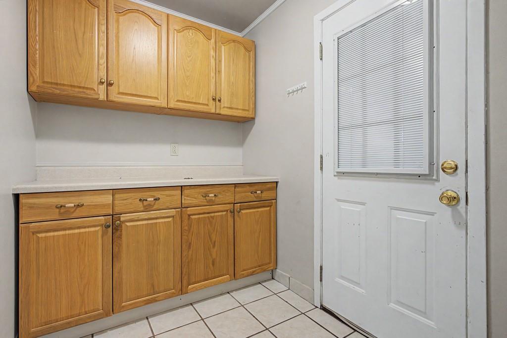 2104 Wainwright Court Longview, TX 75605 - Photo 26 of 31 a view of cabinets and window