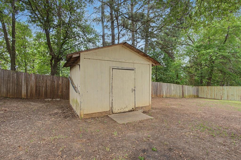 2104 Wainwright Court Longview, TX 75605 - Photo 29 of 31 a view of backyard with tree and wooden fence