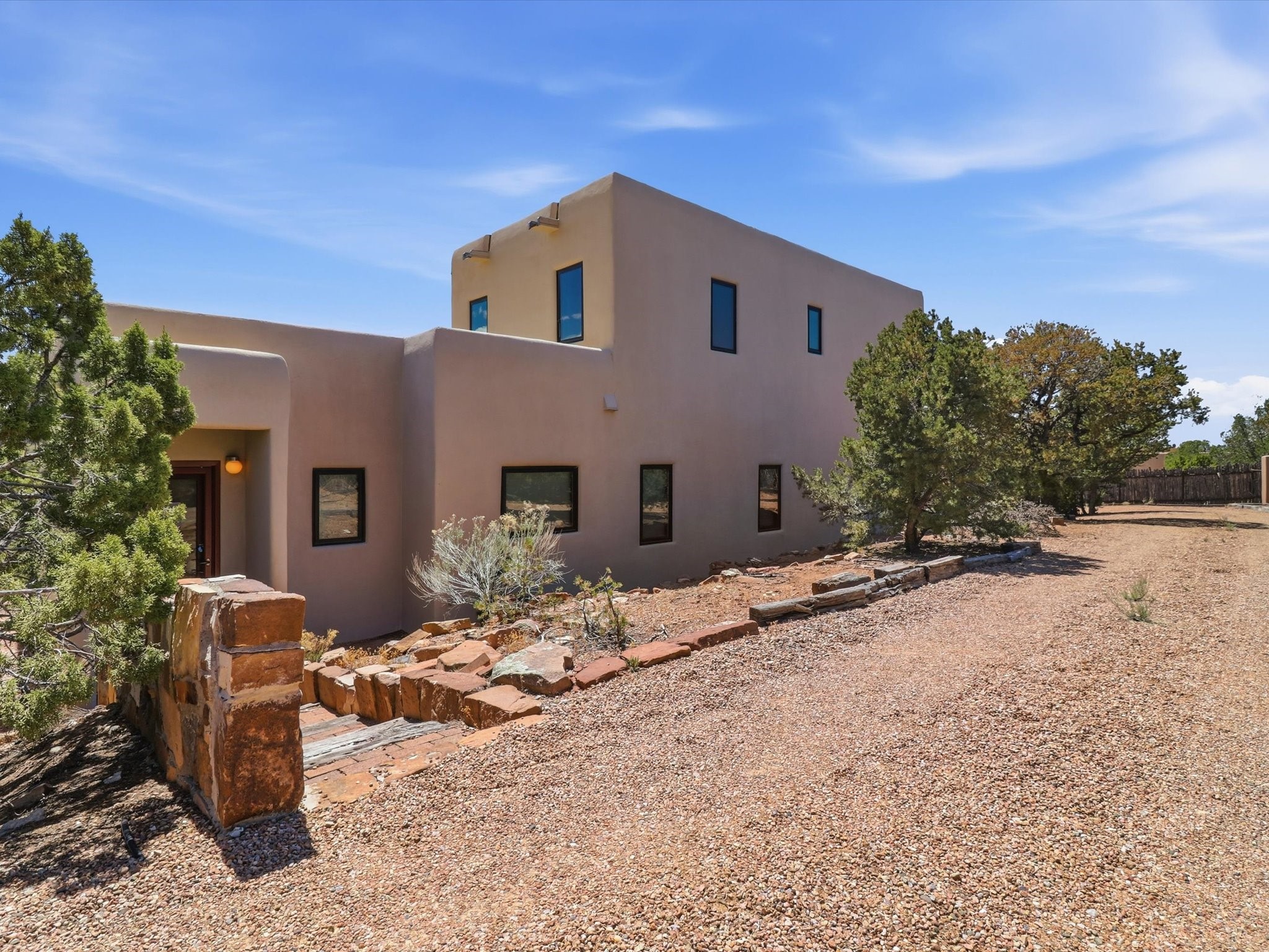 975 Indian Ridge Road Santa Fe, NM 87501 - Photo 2 of 67 Driveway