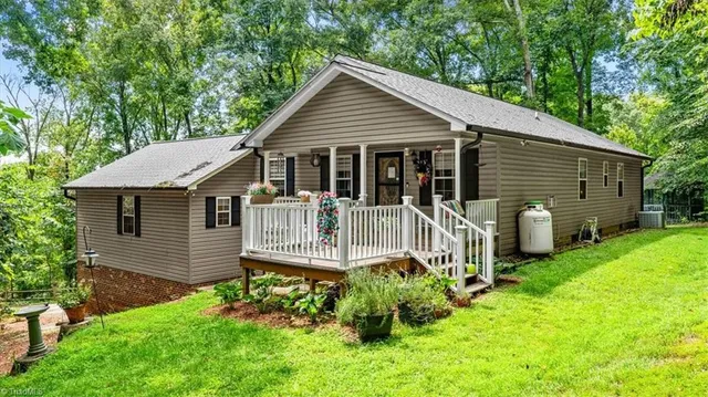 $384,500 | 1973 Old Mountain Road, Thomasville, NC 27360