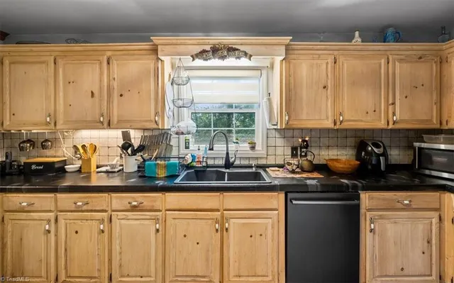 $384,500 | 1973 Old Mountain Road, Thomasville, NC 27360