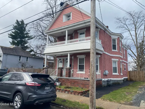$1,400 | 1130 Pleasant Street, Schenectady, NY 12303