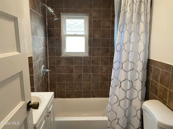 $1,400 | 1130 Pleasant Street, Schenectady, NY 12303