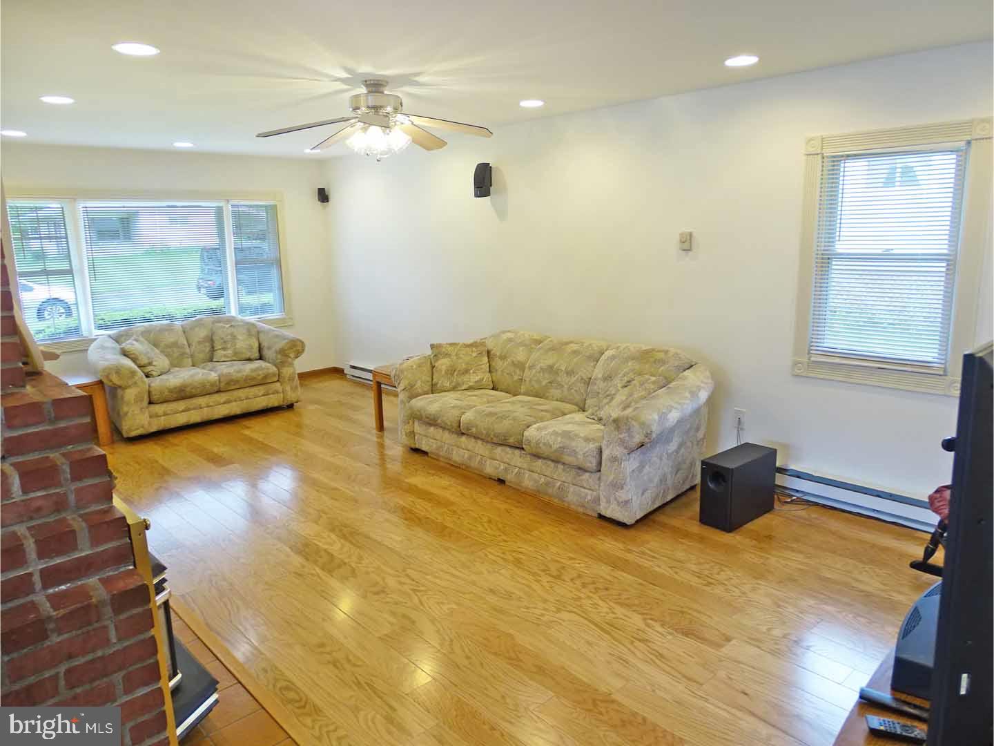 74 Border Rock Road Levittown, PA 19057 - Photo 5 of 25 Gallery Image 5