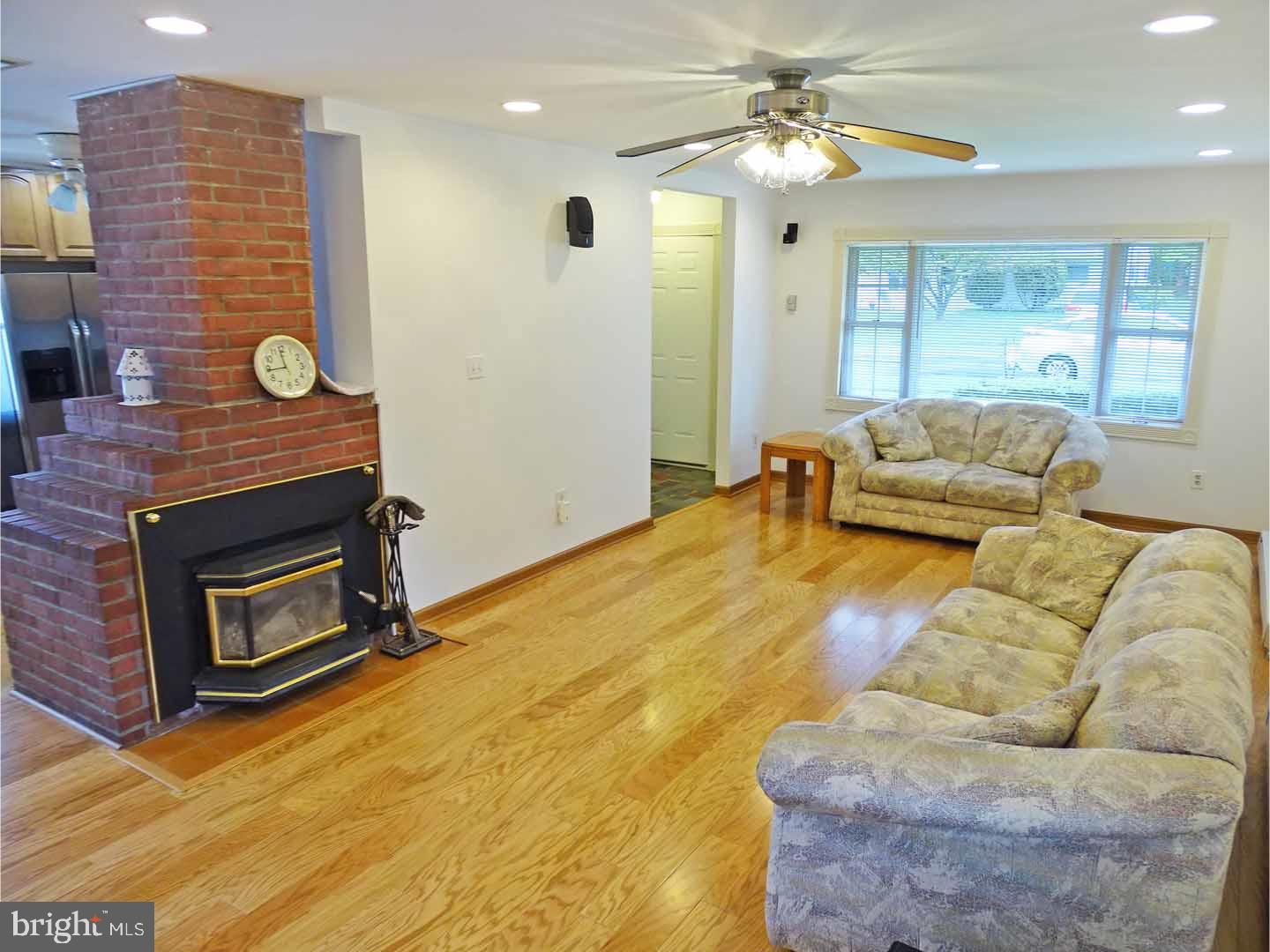 74 Border Rock Road Levittown, PA 19057 - Photo 6 of 25 Gallery Image 6