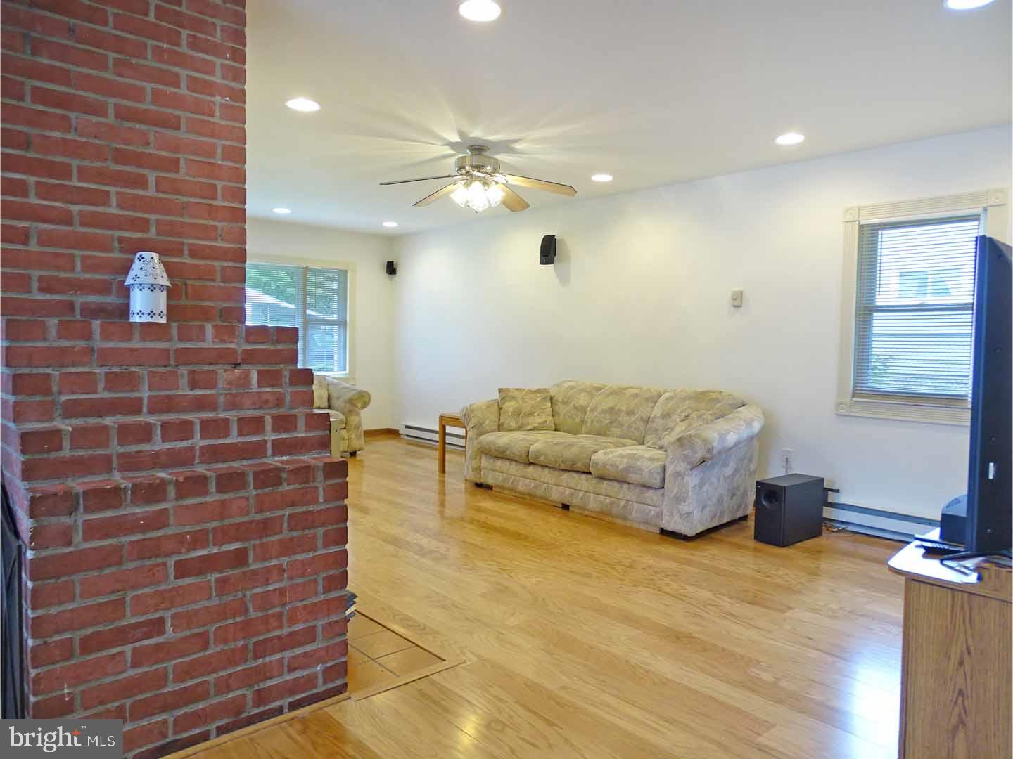 74 Border Rock Road Levittown, PA 19057 - Photo 7 of 25 Gallery Image 7