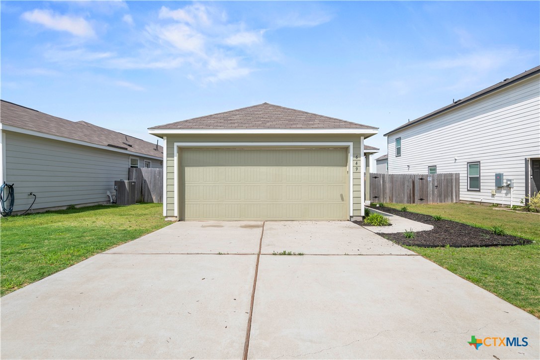 649 Marty Allen Loop Jarrell, TX 76537 - Photo 4 of 27