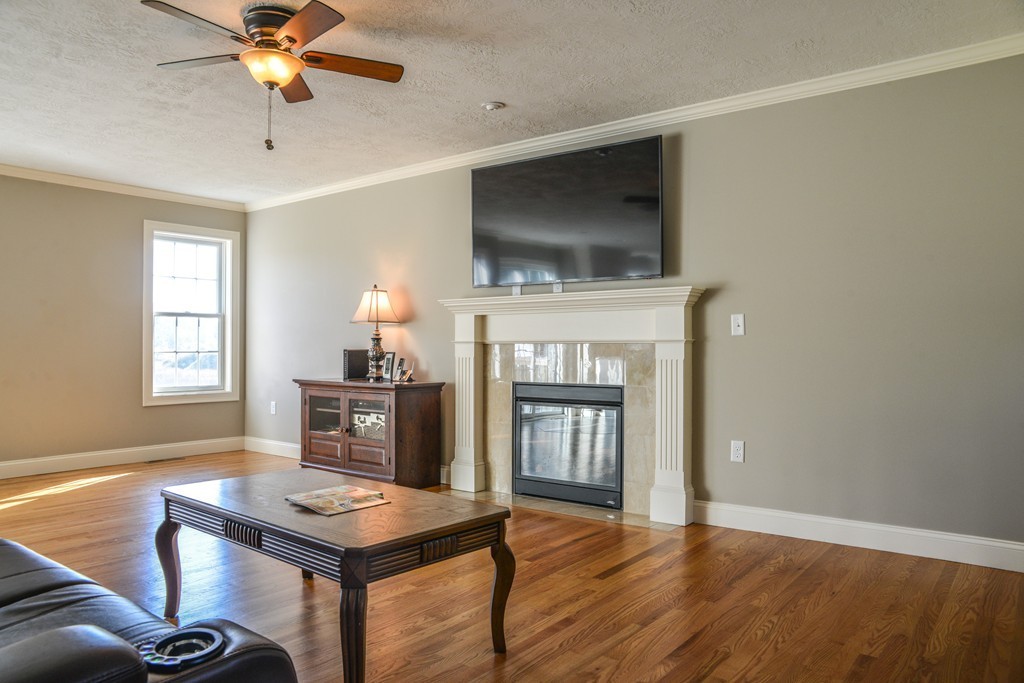 261 Montgomery Road Westfield, MA 01085 - Photo 3 of 30 Gallery Image 3