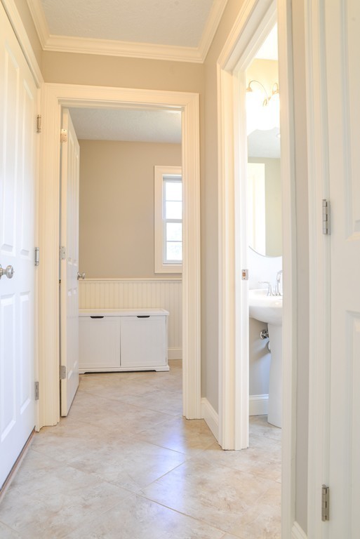 261 Montgomery Road Westfield, MA 01085 - Photo 8 of 30 Gallery Image 8