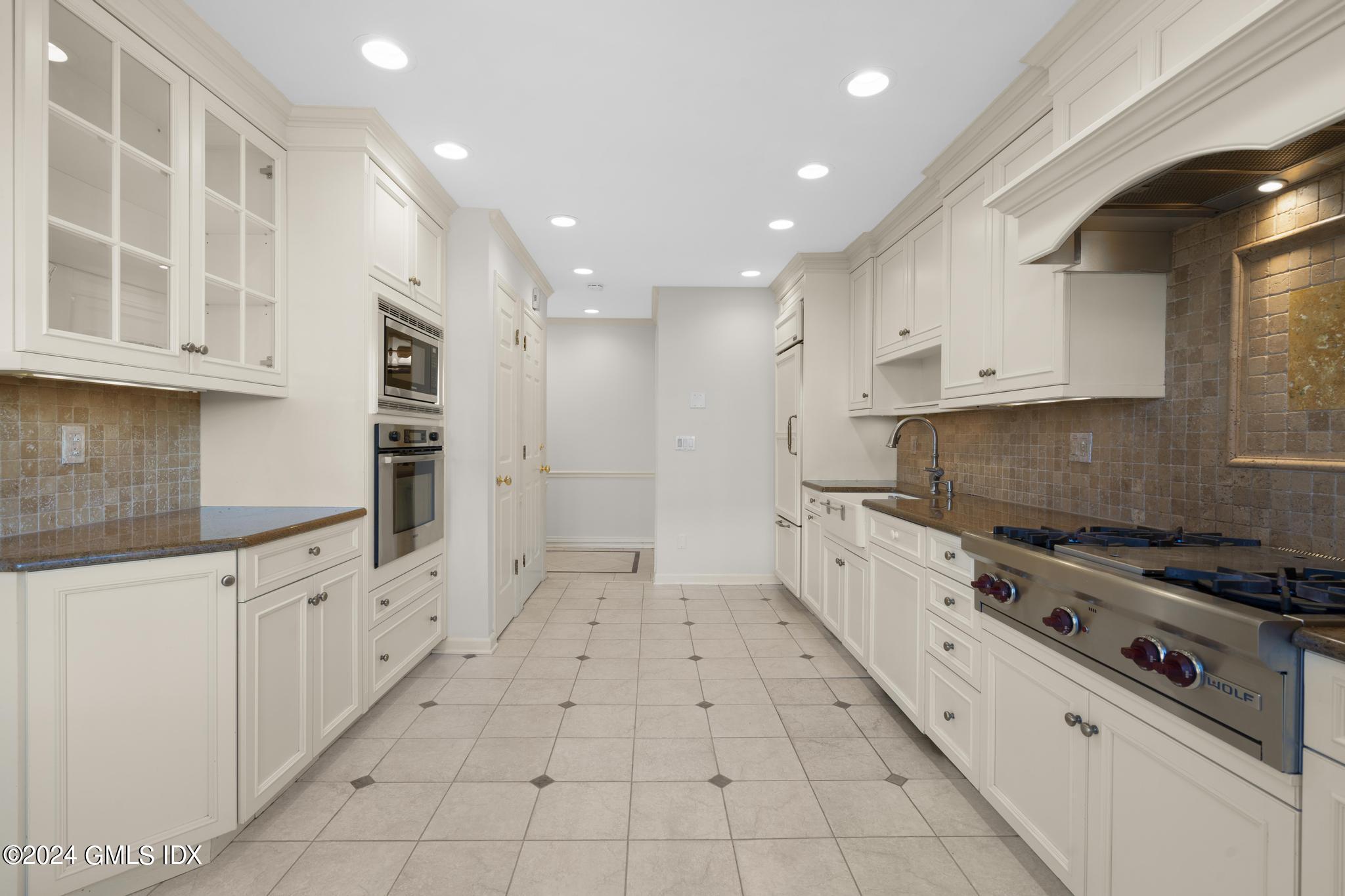 172 Field Point Road, Unit 1 Greenwich, CT 06830 - Photo 7 of 36 DSC09331