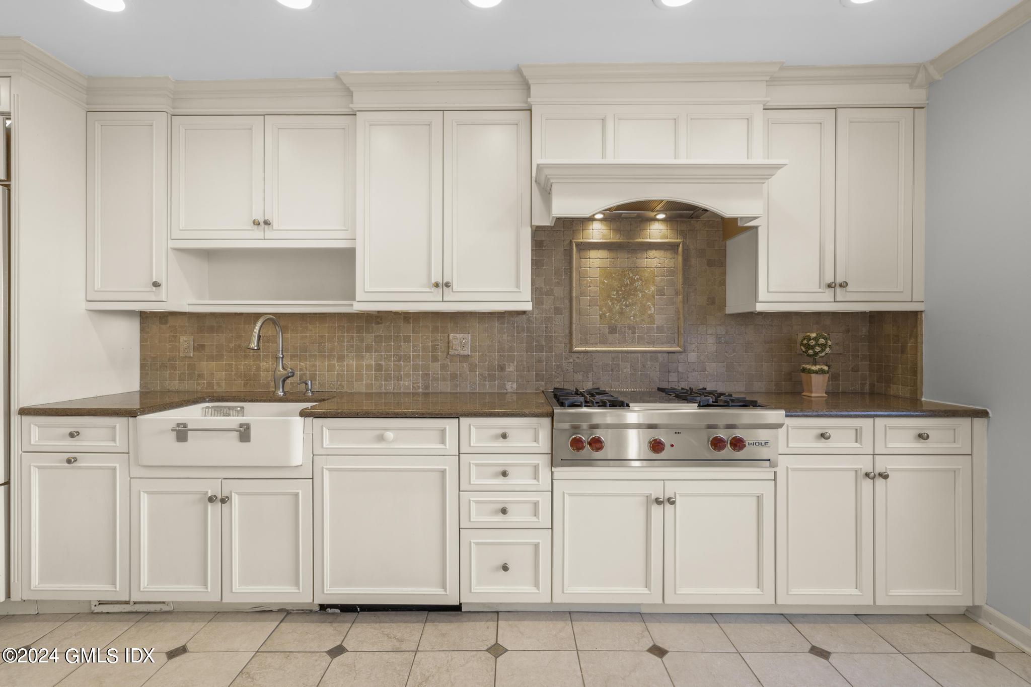 172 Field Point Road, Unit 1 Greenwich, CT 06830 - Photo 9 of 36 a kitchen with white cabinets