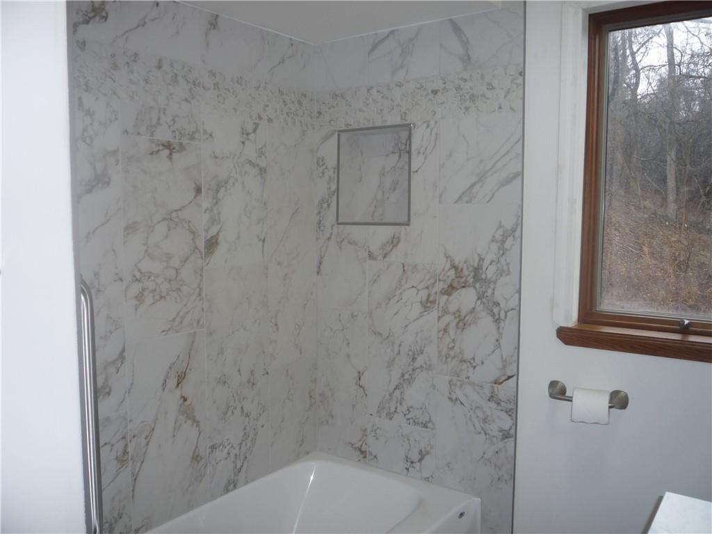 4465 Mt Troy Rd Extension, Unit 2 Pittsburgh, PA 15214 - Photo 23 of 36 a bathroom with a bathtub