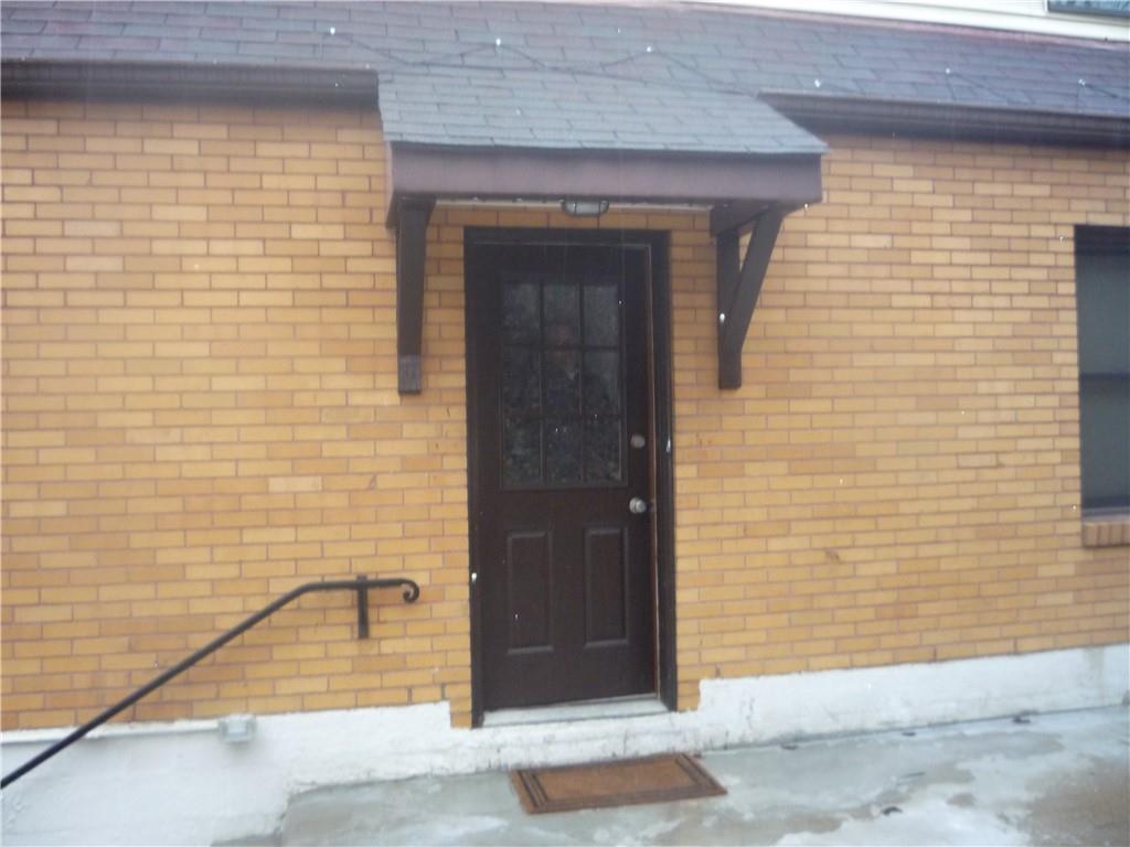 4465 Mt Troy Rd Extension, Unit 2 Pittsburgh, PA 15214 - Photo 4 of 36 a view of entrance