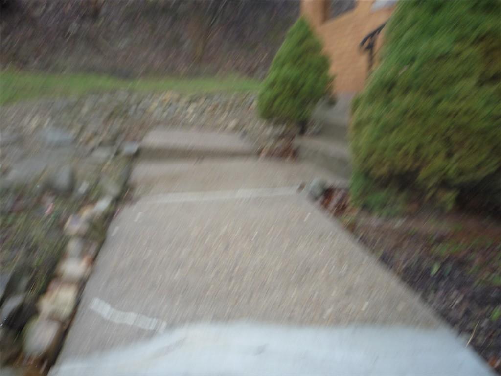 4465 Mt Troy Rd Extension, Unit 2 Pittsburgh, PA 15214 - Photo 7 of 36 a view of a yard