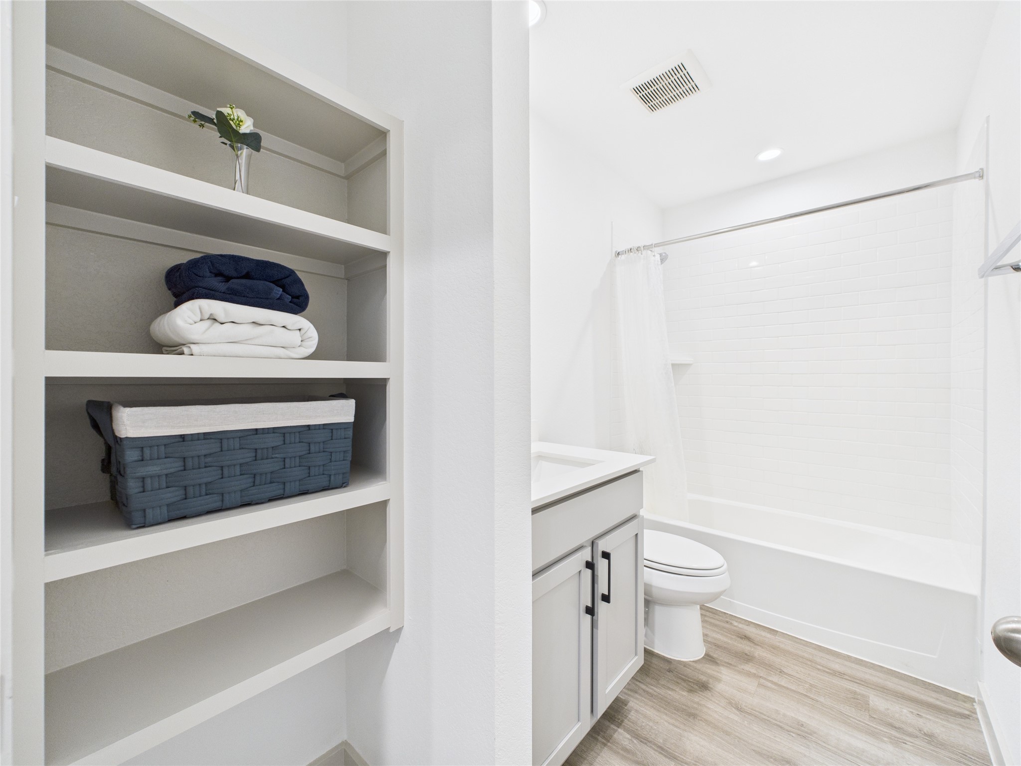 1127 Curly Angora Court Rosharon, TX 77583 - Photo 20 of 26 Bathroom 3