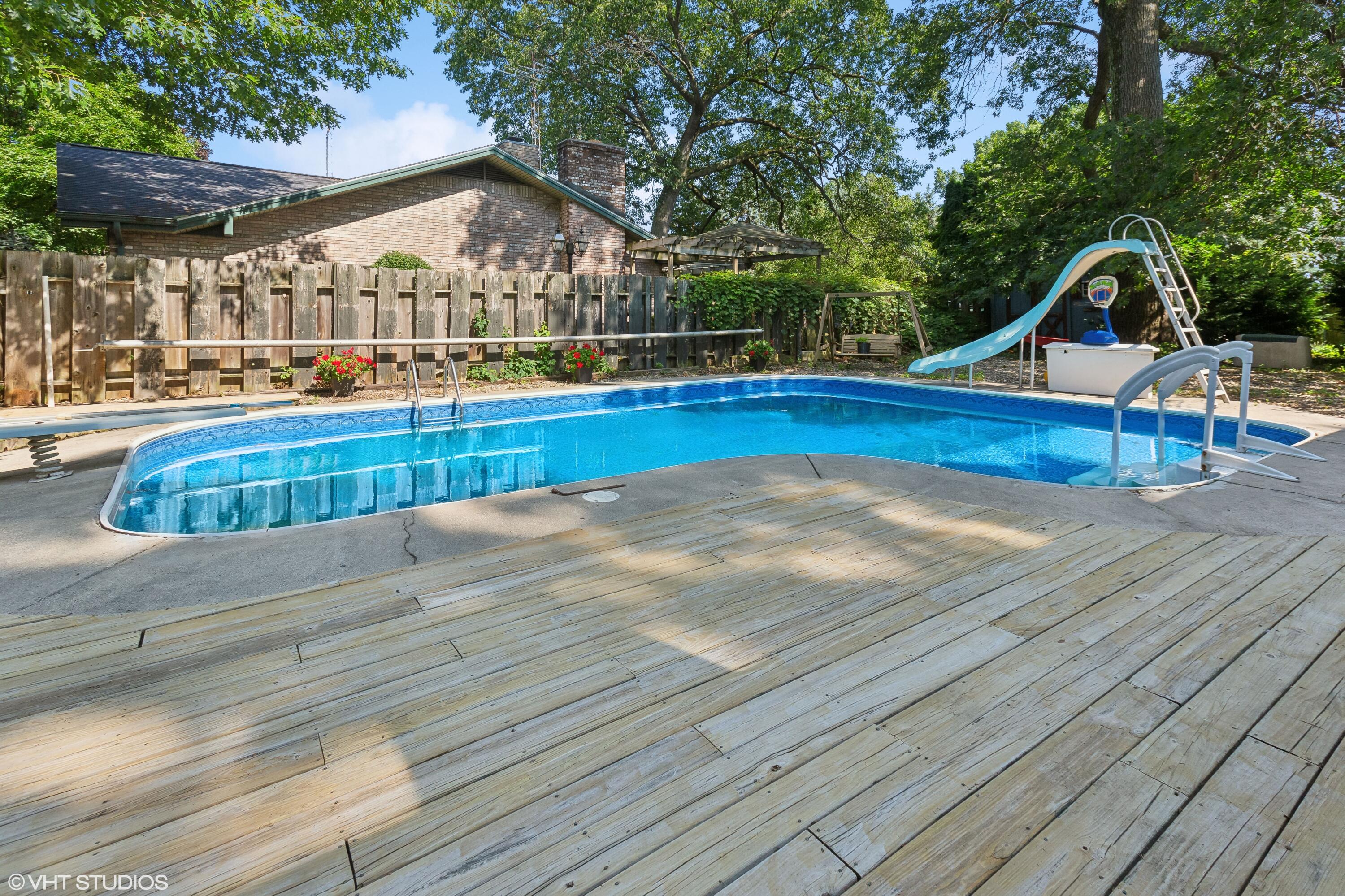 884 Oakridge Road St. Joseph, MI 49085 - Photo 16 of 17 03_884OakridgeDr_2005_HiRes