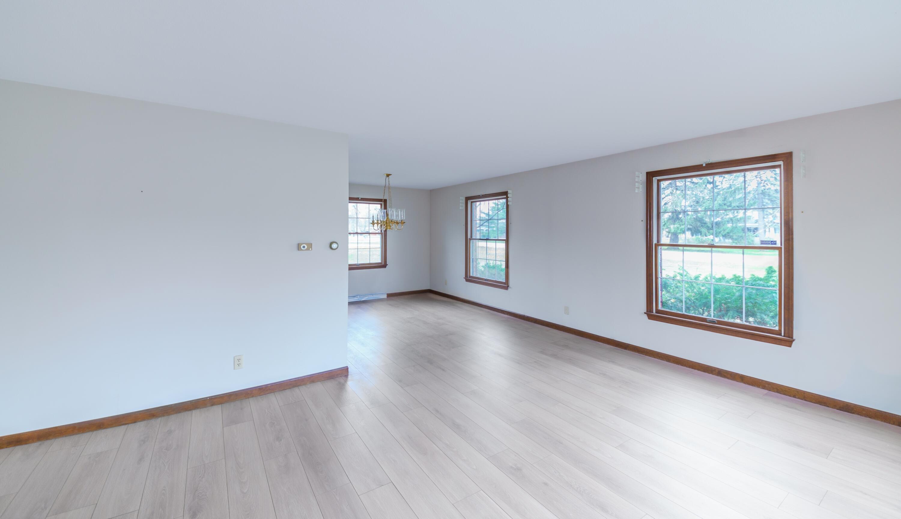 884 Oakridge Road St. Joseph, MI 49085 - Photo 7 of 17 FAMILY & DINING