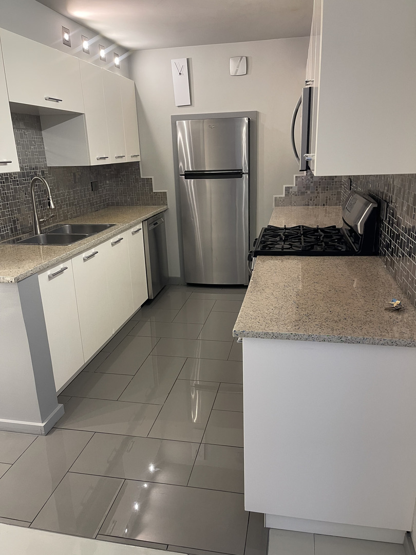 234 East Bailey Road, Unit D Naperville, IL 60565 - Photo 10 of 19