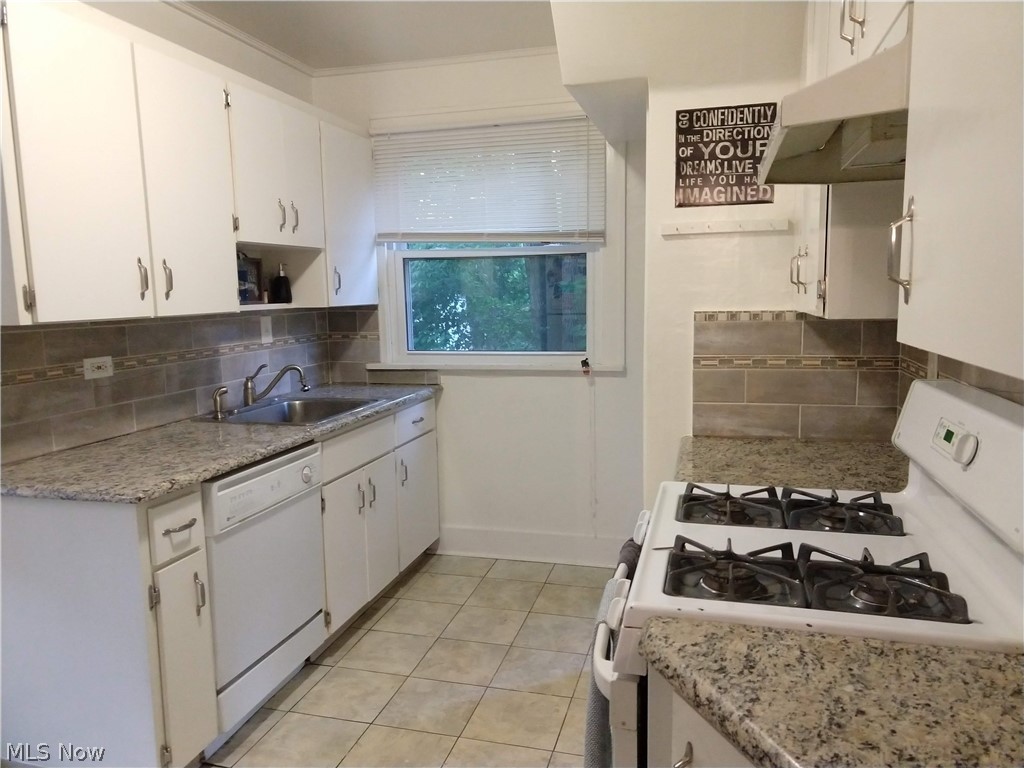 1668 Maple Road Cleveland Heights, OH 44121 - Photo 2 of 20
