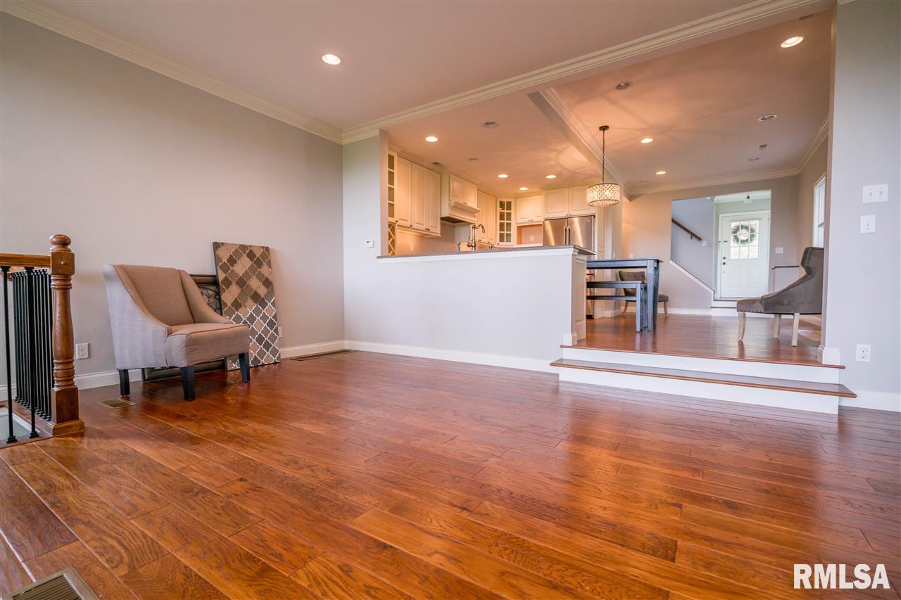 364 East High Point Road Peoria, IL 61614 - Photo 6 of 27 Gallery Image 6