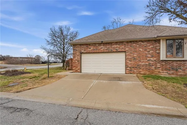 $264,900 | 212 East Hansen Court, Independence, MO 64055
