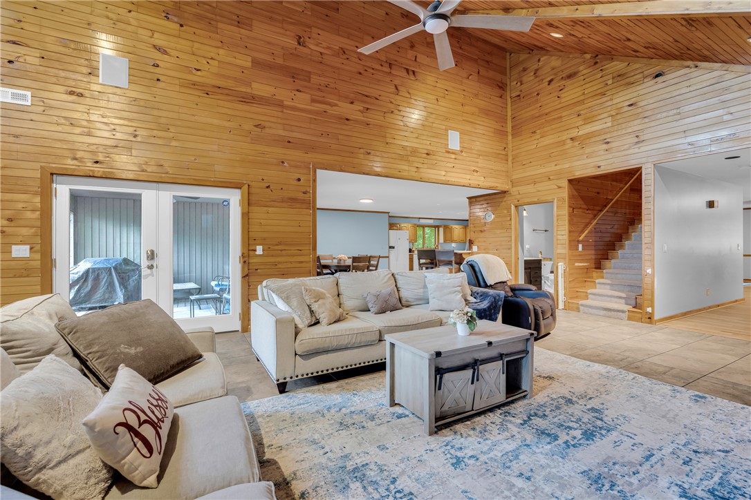 932 Bay Ridge Drive Salem, SC 29676 - Photo 12 of 48 Living Room