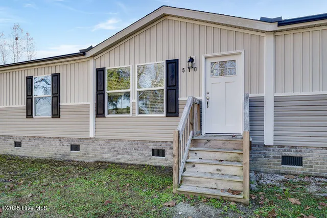 $339,000 | 510 Mary Slocum Road Northeast, Watha, NC 28478