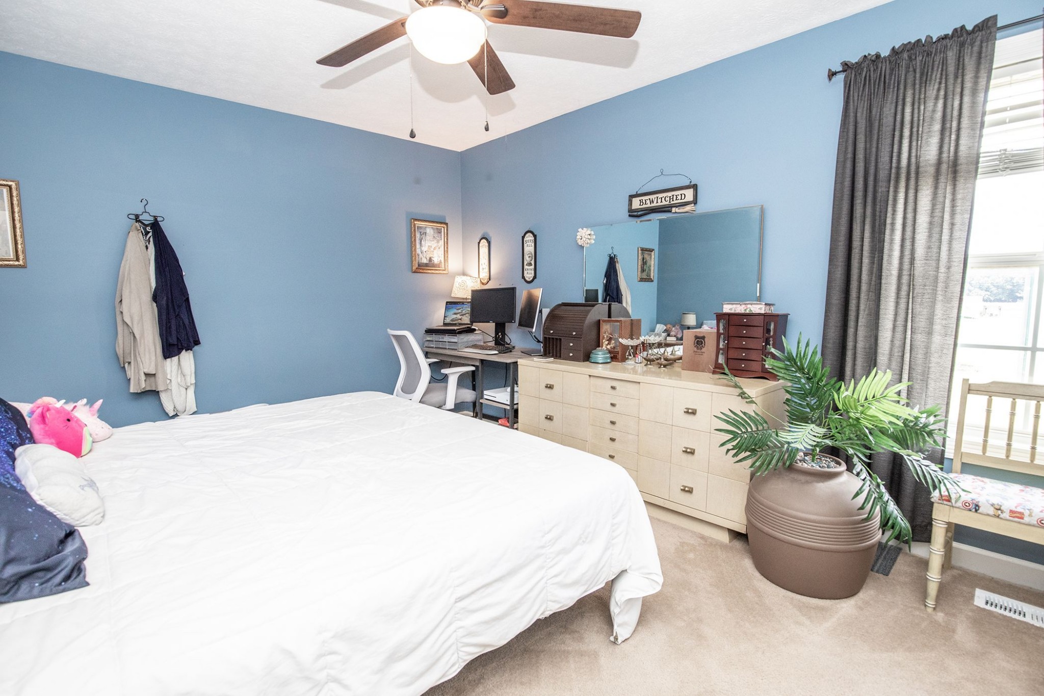 207 Hester Road Portland, TN 37148 - Photo 39 of 41 a living room with furniture and a potted plant