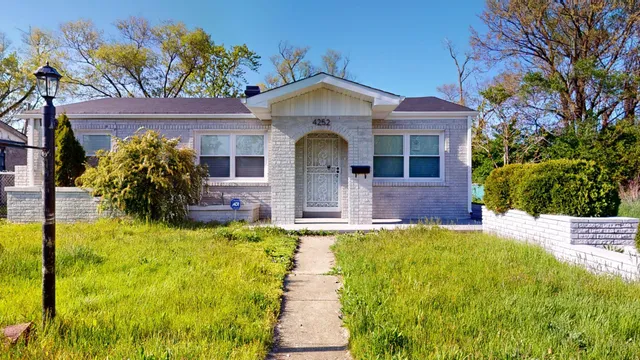 a front view of house with yard