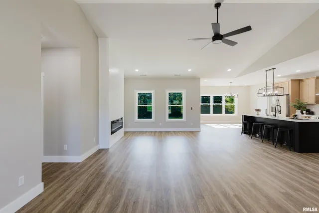 $479,900 | 704 Jonathan Lane, Carterville, IL 62918